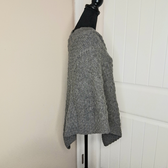 Aran Sweater Market Irish Cable Knit Wool Poncho One Size Gray Like New - Picture 3 of 9